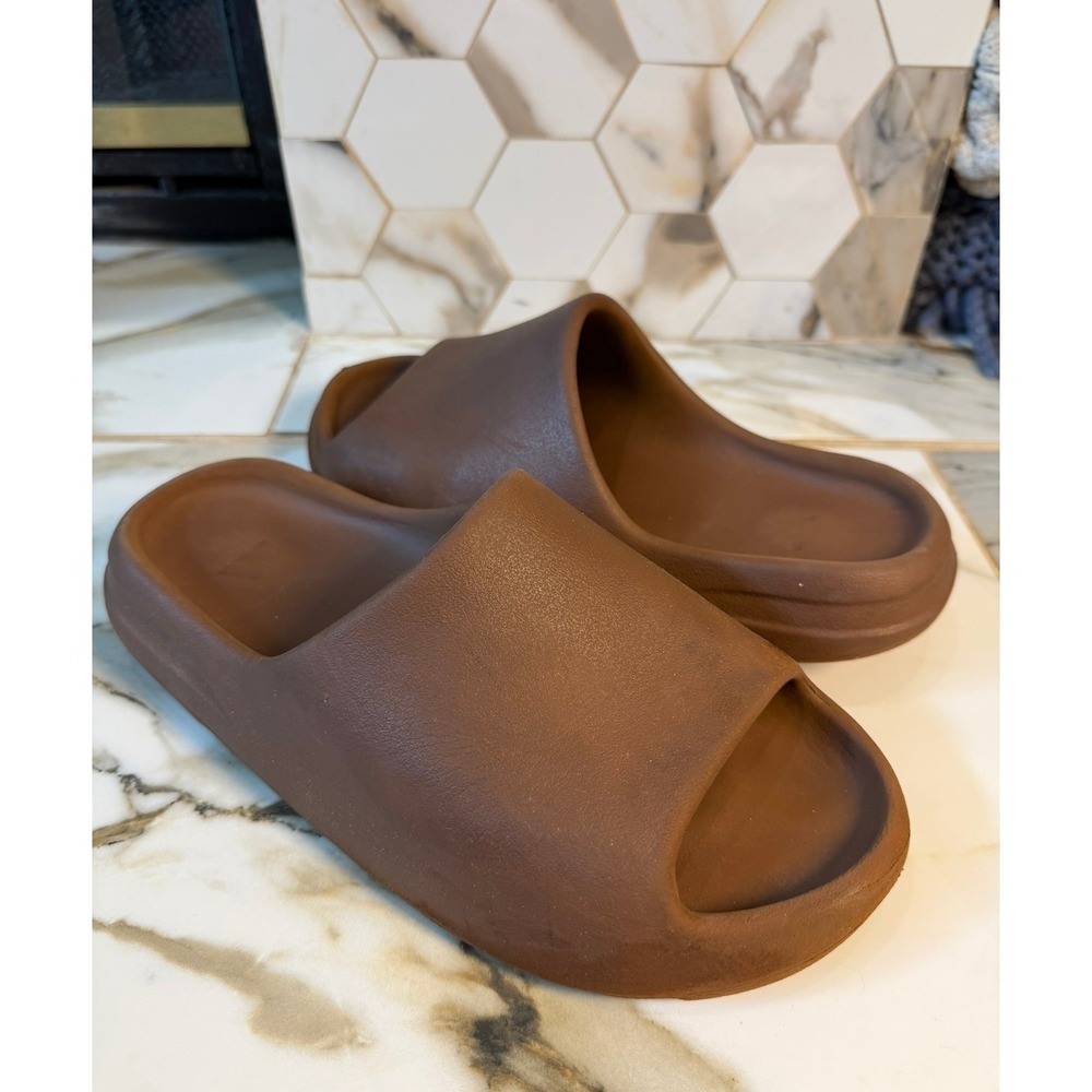 Adidas Yeezy Slide Mens Size 11 Brown Flax Lightweight Foam Comfort Sandal